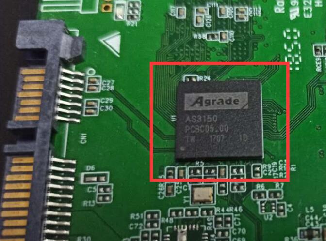 我們?nèi)绾芜x擇一款好的工業(yè)級(jí)固態(tài)硬盤(pán)？